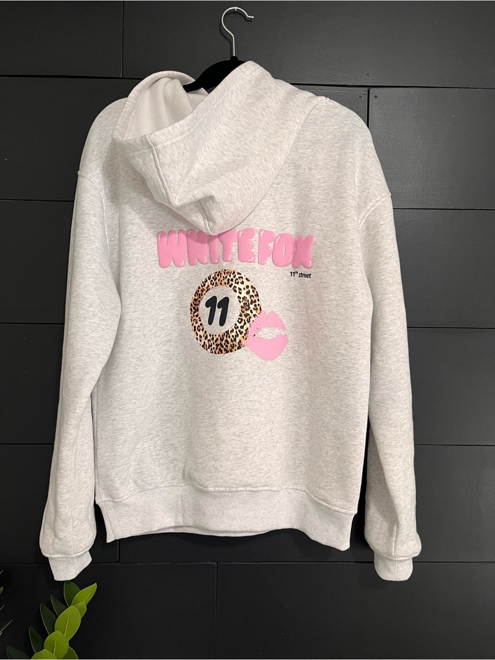 WHITE FOX 11th Street Boutique Pullover White Hoodie Sweatshirt Sz S/M EUC
